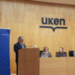 Uroczyste rozpoczęcie konferencji od lewej: prof. Robert Stawarz – prorektor ds. Kształcenia i Rozwoju Uniwersytetu Komisji Edukacji Narodowej oraz Halina Pulchny - nauczyciel konsultant MCDN OK, dr Magdalena Żyła – nauczyciel konsultant MCDN OK, Sandra Ziemiańska – nauczyciel w Szkole Podstawowej w Besku