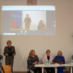 Marta Szałach – nauczycielka konsultantka MCDN OK, prowadząca konferencję Agnieszka Ziętarska - Dyrektor Ośrodka Adopcyjnego Stowarzyszenia "Pro Familia", Wiceprezes Stowarzyszenia Rodzin Adopcyjnych i Zastępczych "Pro Familia Wioletta Matejczyk - kierownik zespołu ds. Rodzinnej Pieczy Zastępczej MOPS w Krakowie Katarzyna Wawrzyniak - koordynator pieczy zastępczej dr Katarzyna Tomsia - psycholog Ośrodka Adopcyjnego Stowarzyszenia "Pro Familia" Patrycja Durska - Krakowska Rzeczniczka ds. Przeciwdziałania Przemocy, MOPS, Kraków